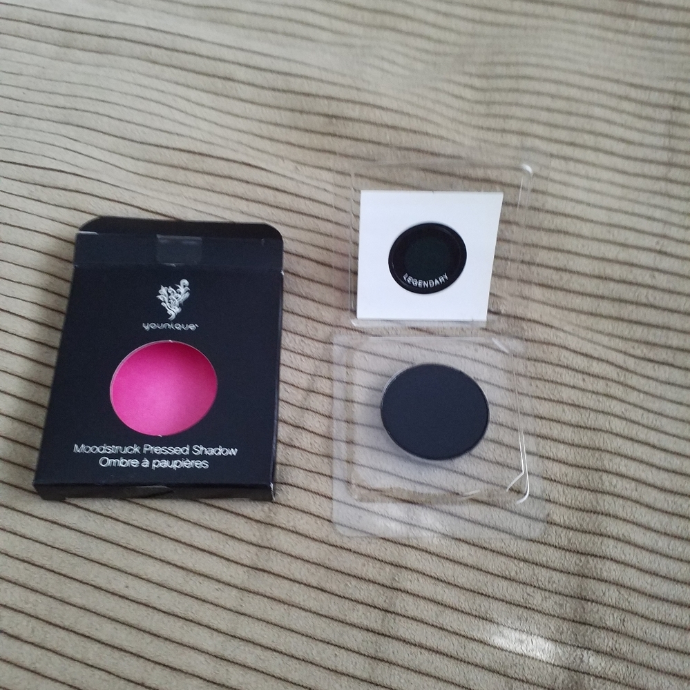 Younique Moodstruck Pressed Shadow - Legendary